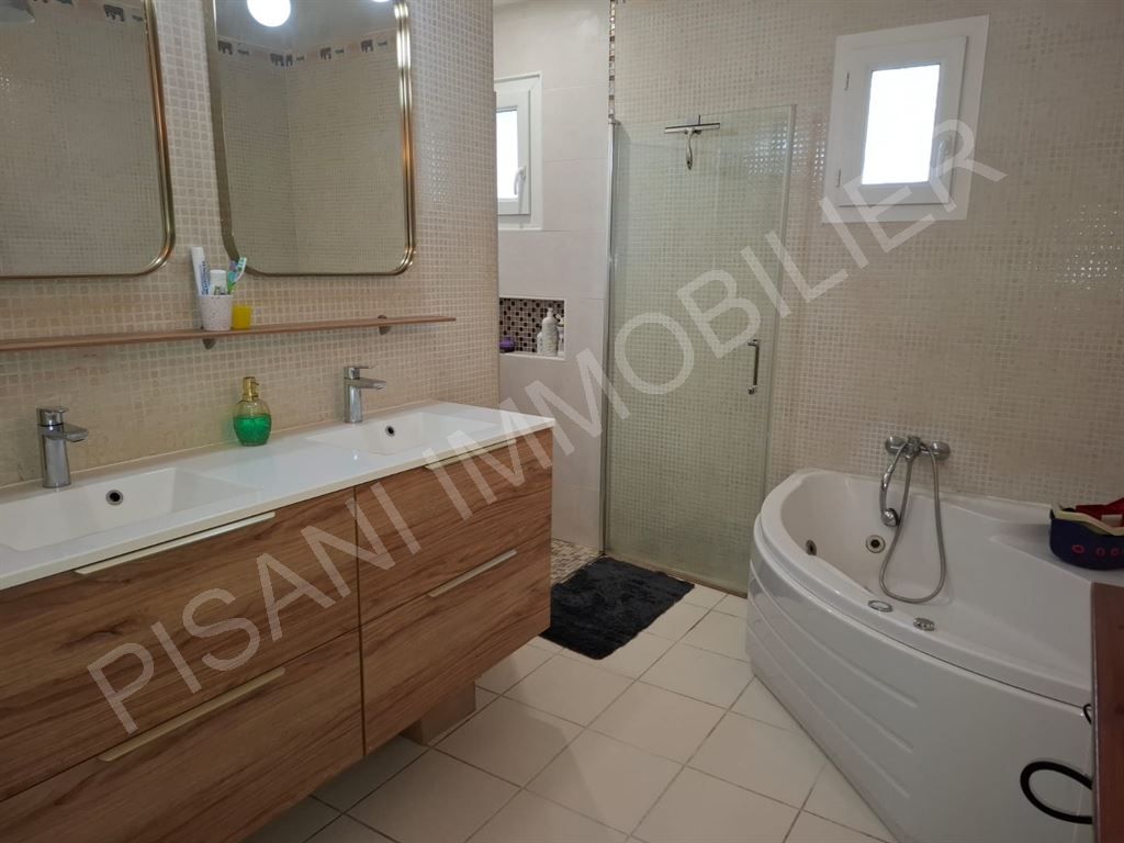 maison 7 pièces en vente sur ROLLEVILLE (76133)