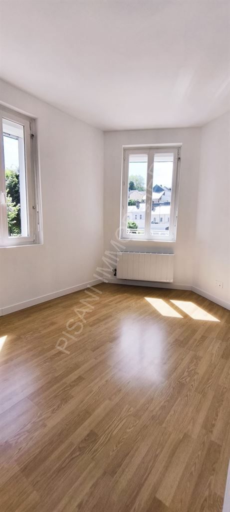 appartement 5 pièces en location sur LILLEBONNE (76170)